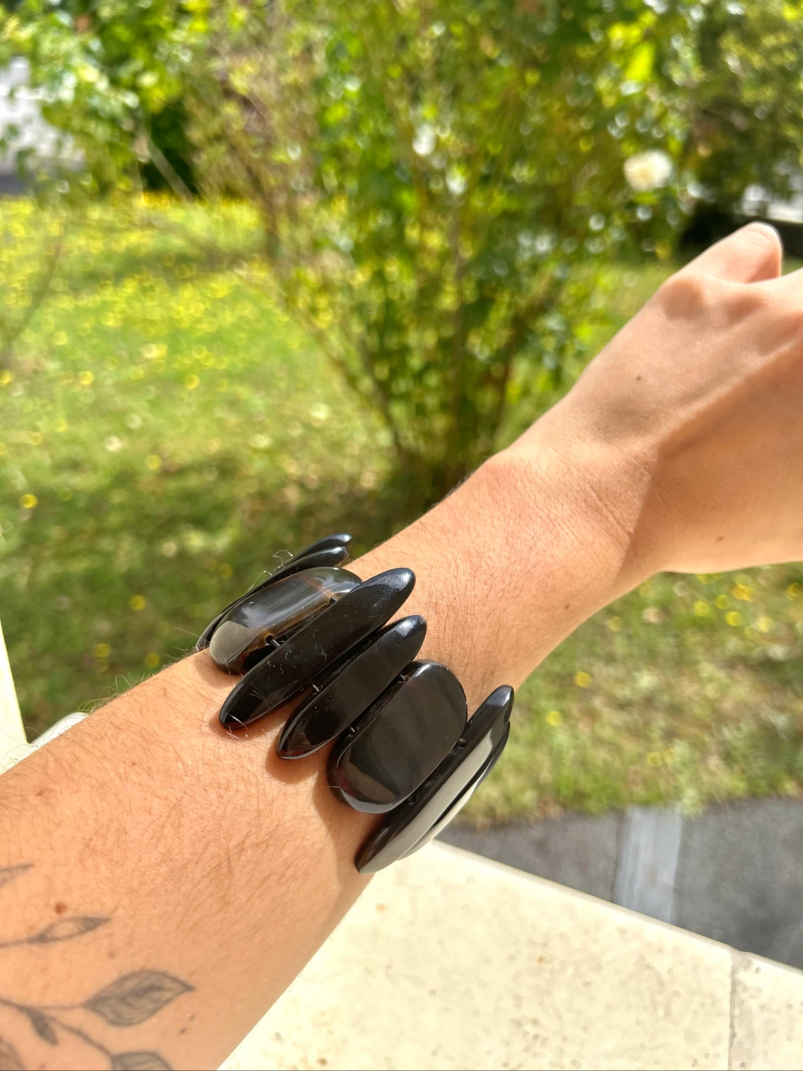 Pulseira de pedras plásticas assimétricas estilo sílex preto – photo 6